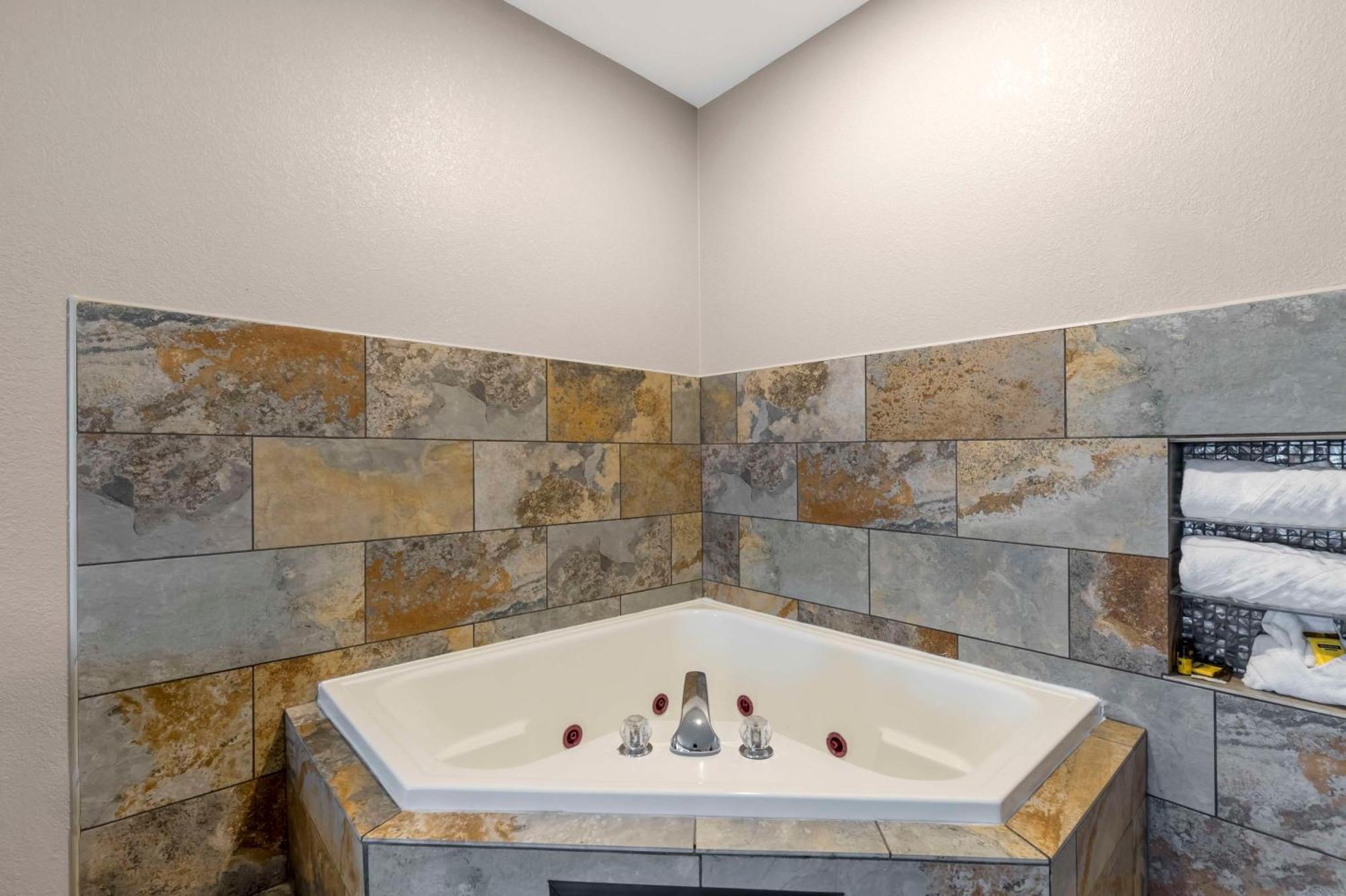 Best Western Plus Des Moines West Inn&Suites Clive Extérieur photo